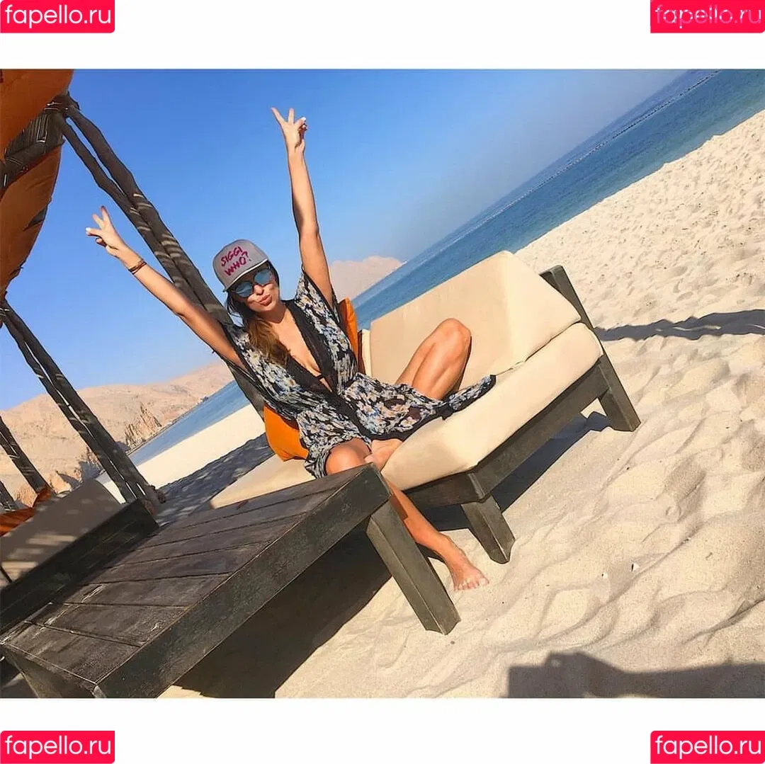 Laura Wontorra / LauraWontorra / laura_wontorra / laurachesnok Onlyfans Photo Gallery 