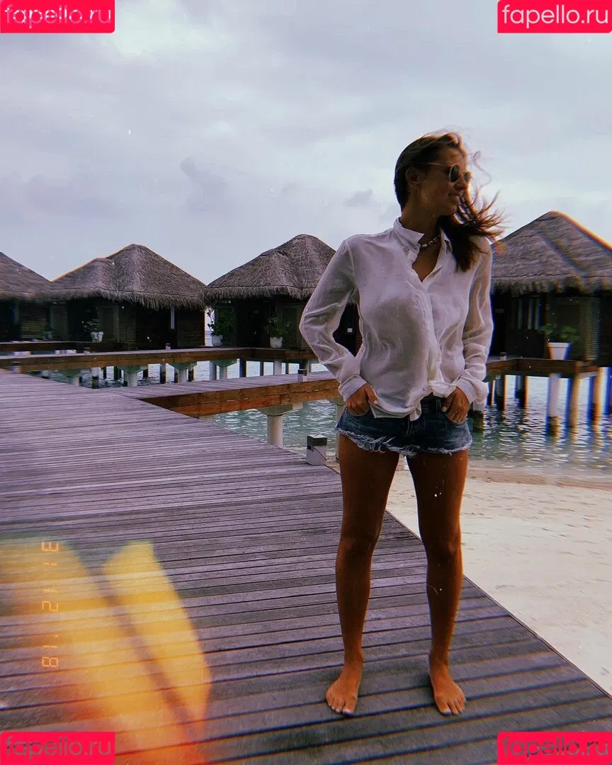 Laura Wontorra / LauraWontorra / laura_wontorra / laurachesnok Onlyfans Photo Gallery 