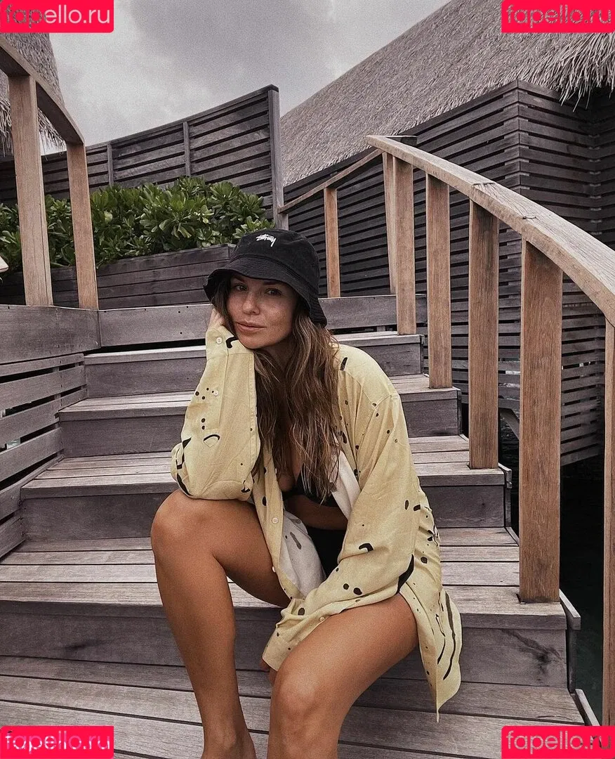 Laura Wontorra / LauraWontorra / laura_wontorra / laurachesnok Onlyfans Photo Gallery 