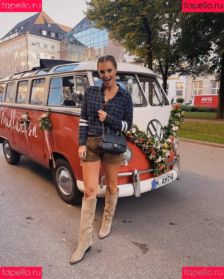 Laura Wontorra / LauraWontorra / laura_wontorra / laurachesnok Onlyfans Photo Gallery 