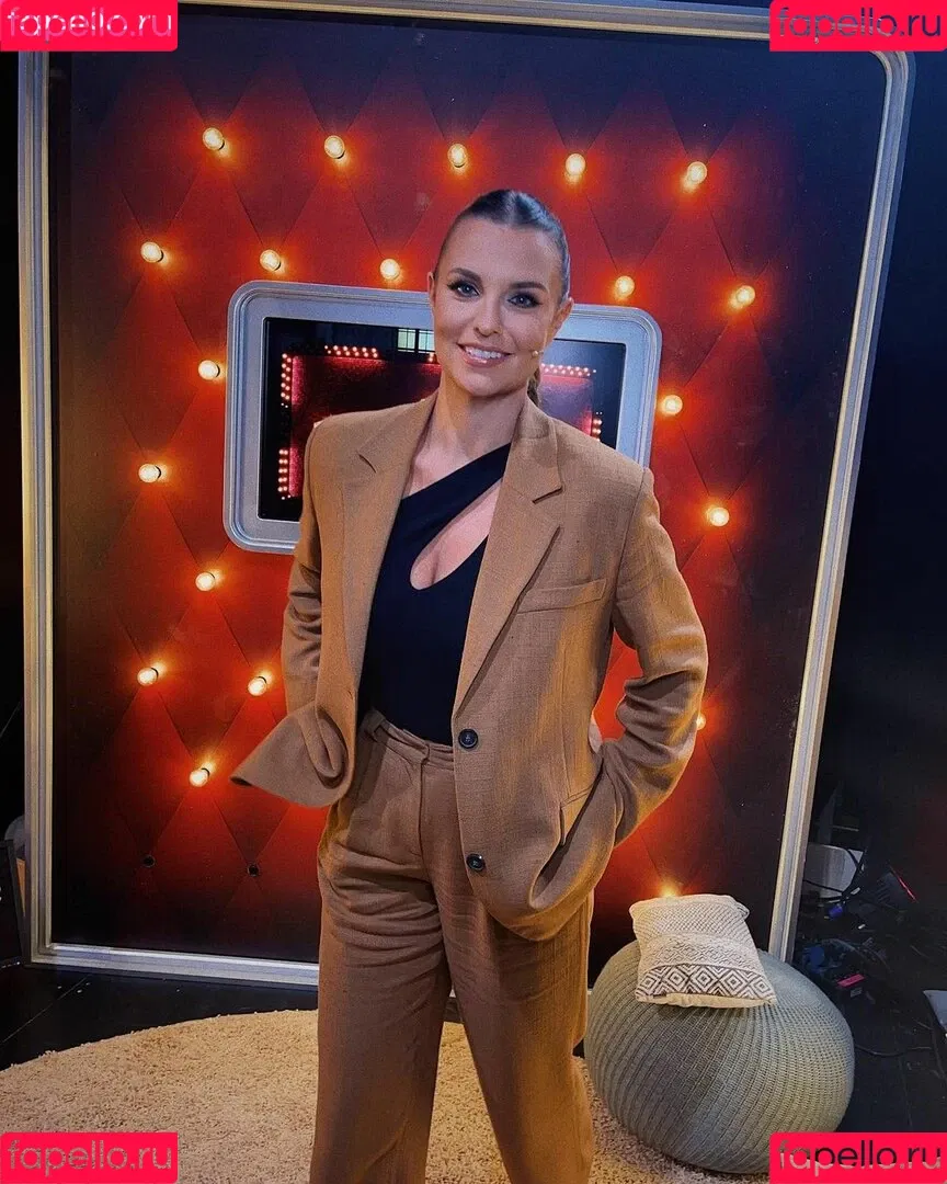 Laura Wontorra / LauraWontorra / laura_wontorra / laurachesnok Onlyfans Photo Gallery 