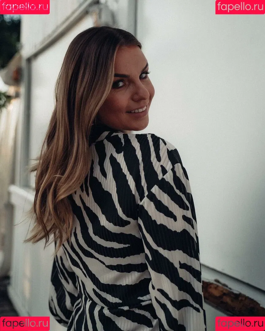 Laura Wontorra / LauraWontorra / laura_wontorra / laurachesnok Onlyfans Photo Gallery 