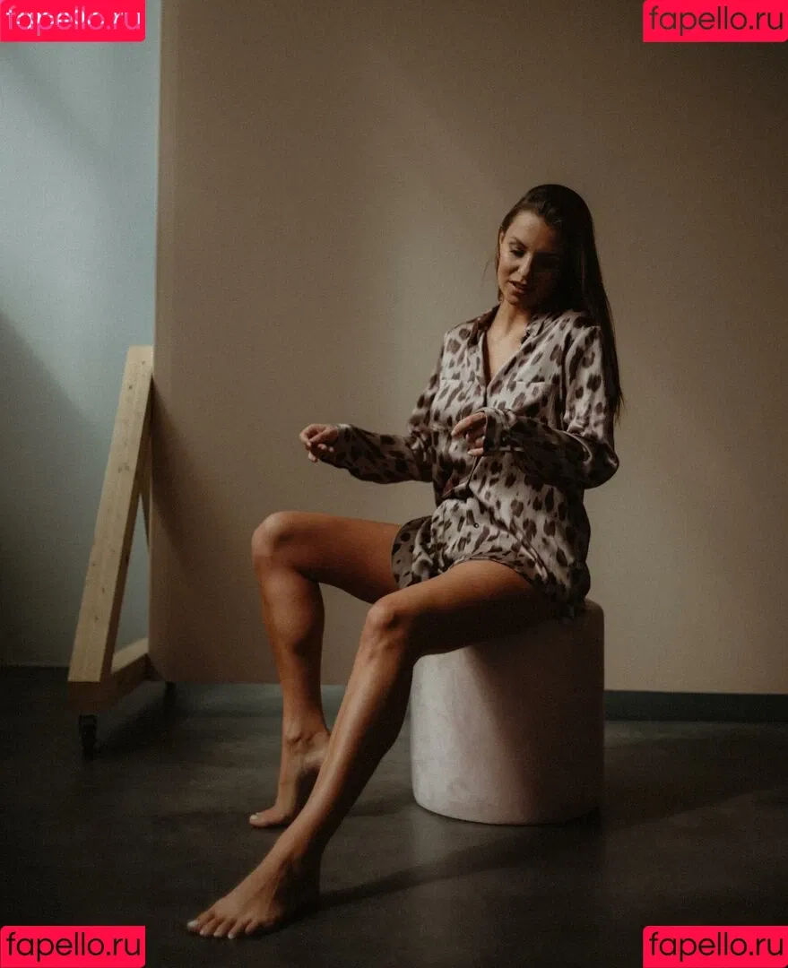 Laura Wontorra / LauraWontorra / laura_wontorra / laurachesnok Onlyfans Photo Gallery 