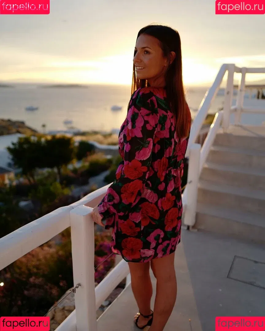 Laura Wontorra / LauraWontorra / laura_wontorra / laurachesnok Onlyfans Photo Gallery 