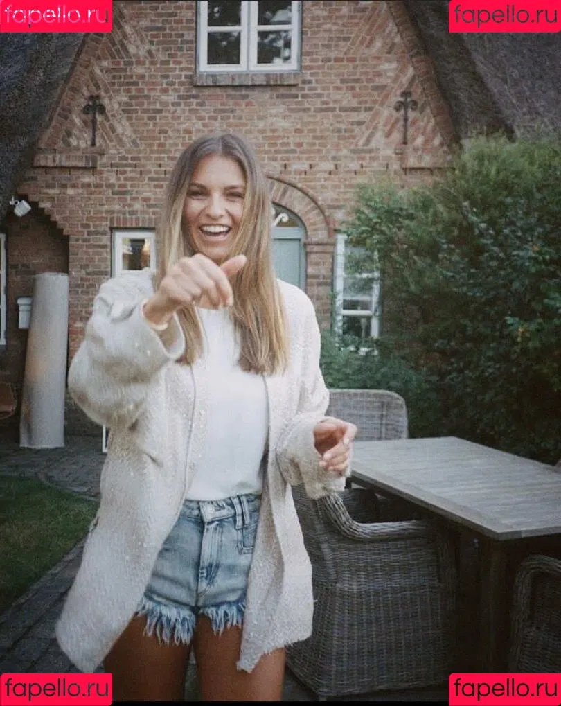 Laura Wontorra / LauraWontorra / laura_wontorra / laurachesnok Onlyfans Photo Gallery 