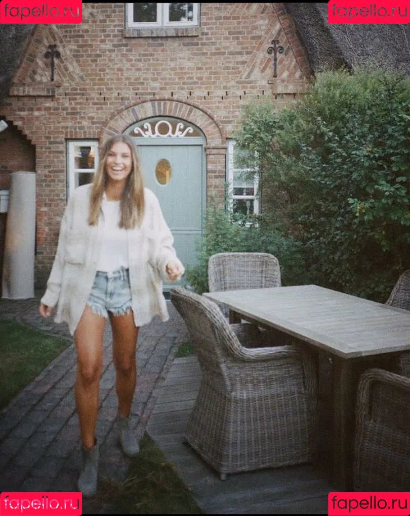 Laura Wontorra / LauraWontorra / laura_wontorra / laurachesnok Onlyfans Photo Gallery 