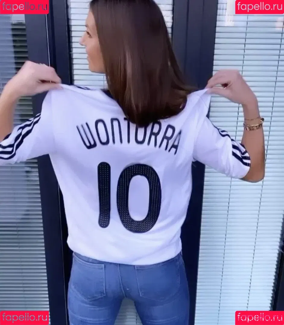 Laura Wontorra / LauraWontorra / laura_wontorra / laurachesnok Onlyfans Photo Gallery 