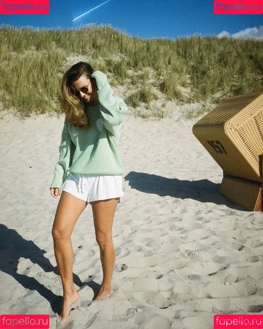 Laura Wontorra / LauraWontorra / laura_wontorra / laurachesnok Onlyfans Photo Gallery 