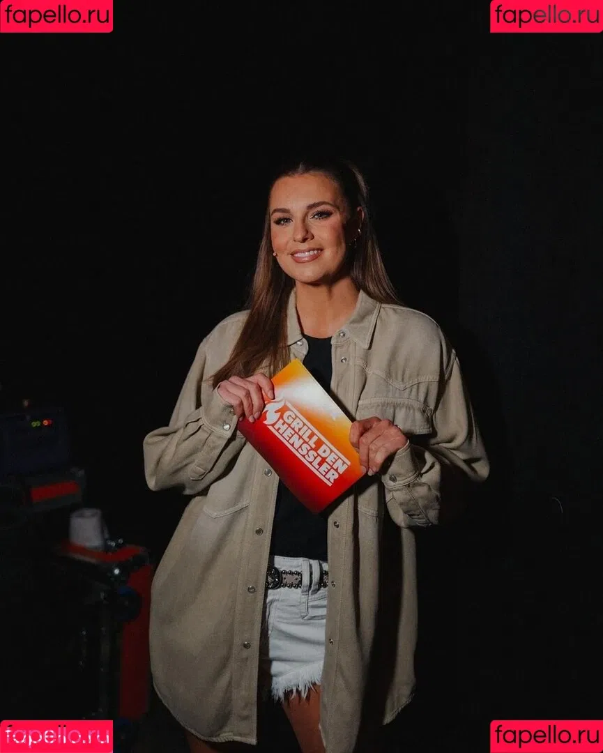 Laura Wontorra / LauraWontorra / laura_wontorra / laurachesnok Onlyfans Photo Gallery 