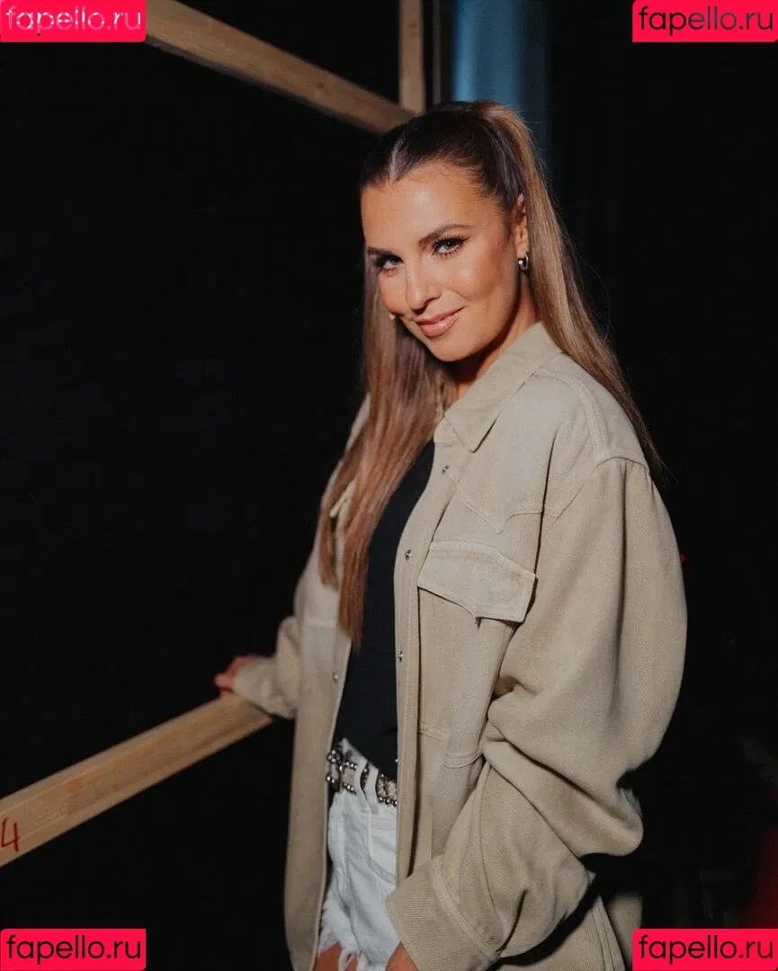 Laura Wontorra / LauraWontorra / laura_wontorra / laurachesnok Onlyfans Photo Gallery 