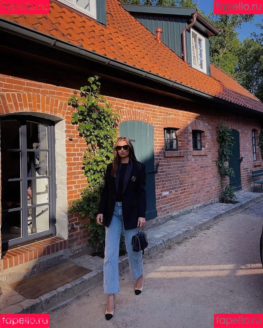 Laura Wontorra / LauraWontorra / laura_wontorra / laurachesnok Onlyfans Photo Gallery 