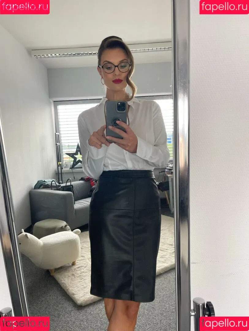 Laura Wontorra / LauraWontorra / laura_wontorra / laurachesnok Onlyfans Photo Gallery 