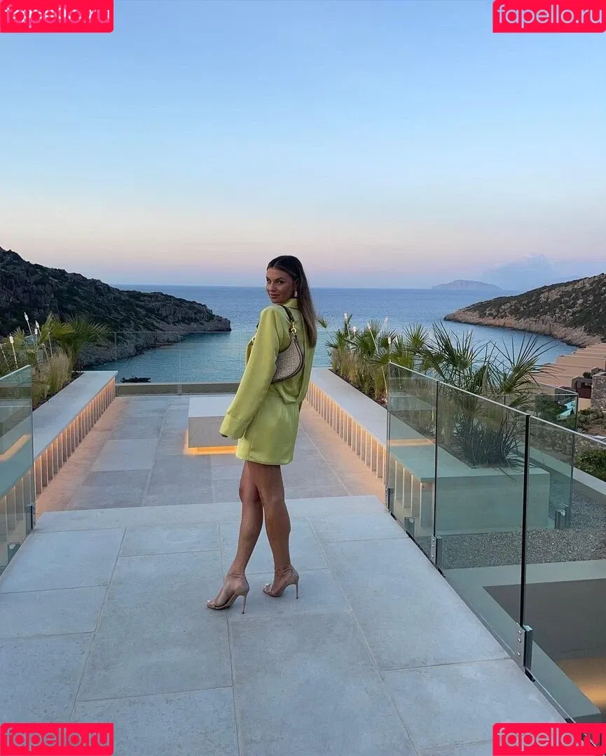 Laura Wontorra / LauraWontorra / laura_wontorra / laurachesnok Onlyfans Photo Gallery 