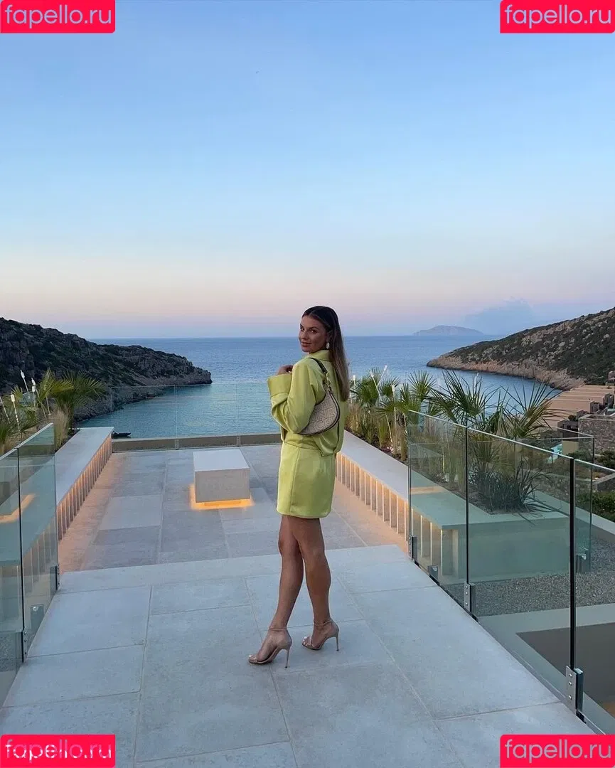 Laura Wontorra / LauraWontorra / laura_wontorra / laurachesnok Onlyfans Photo Gallery 