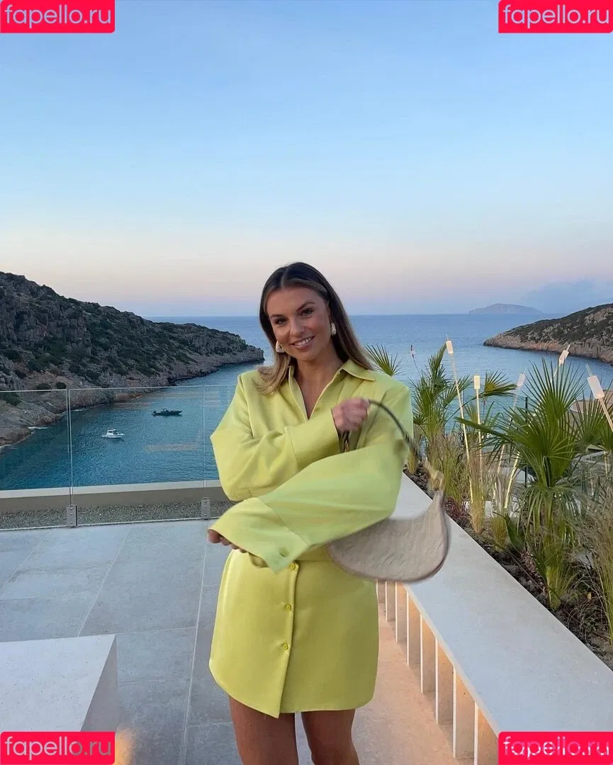 Laura Wontorra / LauraWontorra / laura_wontorra / laurachesnok Onlyfans Photo Gallery 