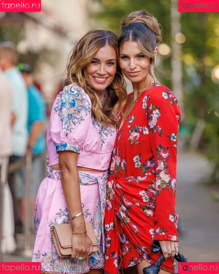 Laura Wontorra / LauraWontorra / laura_wontorra / laurachesnok Onlyfans Photo Gallery 