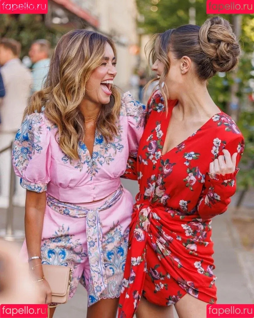 Laura Wontorra / LauraWontorra / laura_wontorra / laurachesnok Onlyfans Photo Gallery 