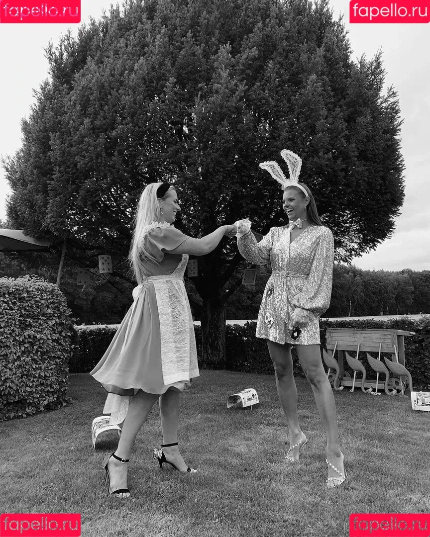 Laura Wontorra / LauraWontorra / laura_wontorra / laurachesnok Onlyfans Photo Gallery 