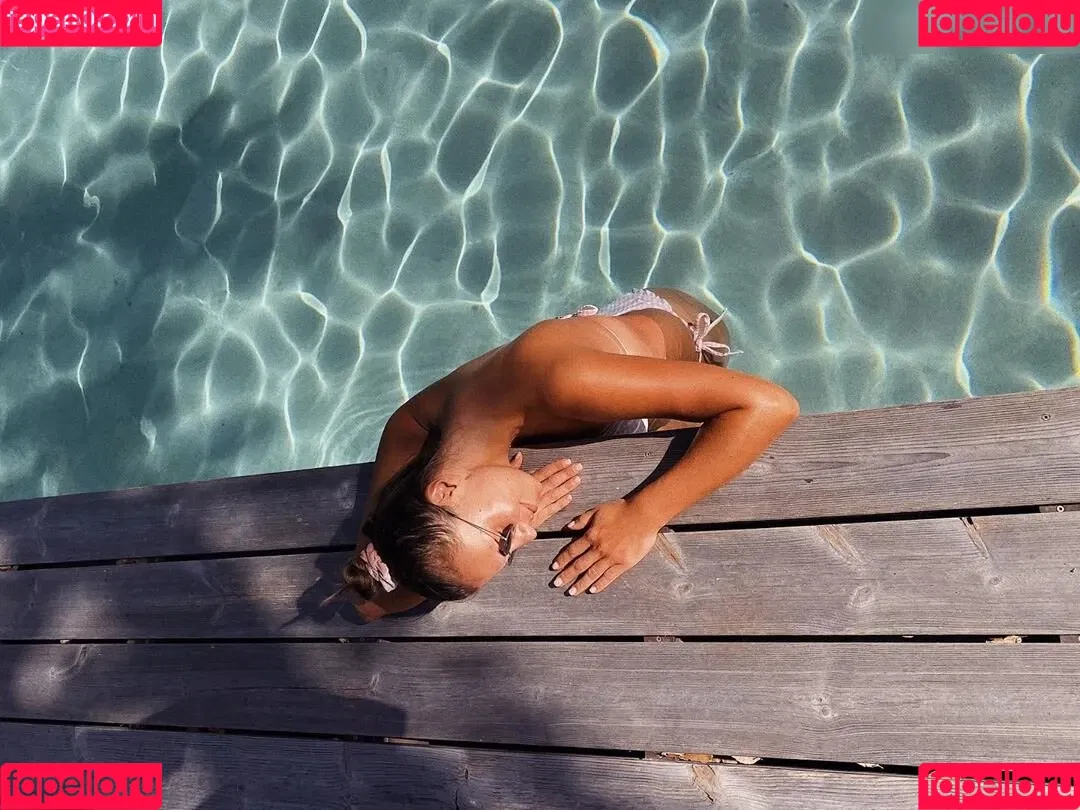 Laura Wontorra / LauraWontorra / laura_wontorra / laurachesnok Onlyfans Photo Gallery 