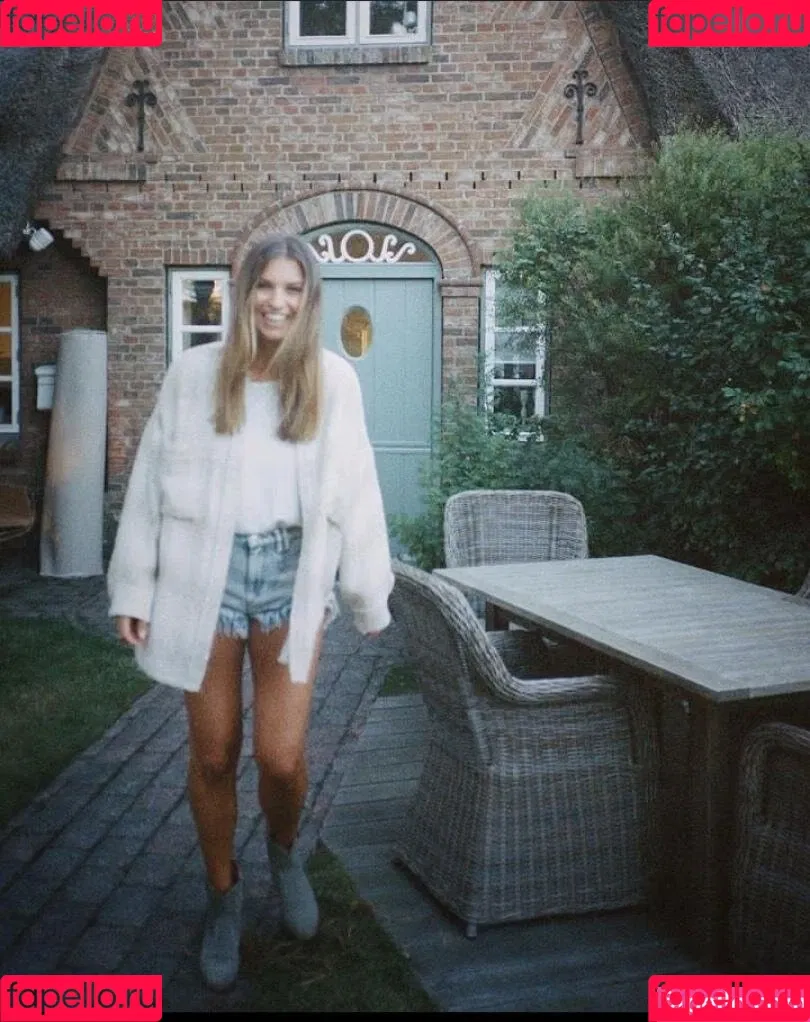 Laura Wontorra / LauraWontorra / laura_wontorra / laurachesnok Onlyfans Photo Gallery 