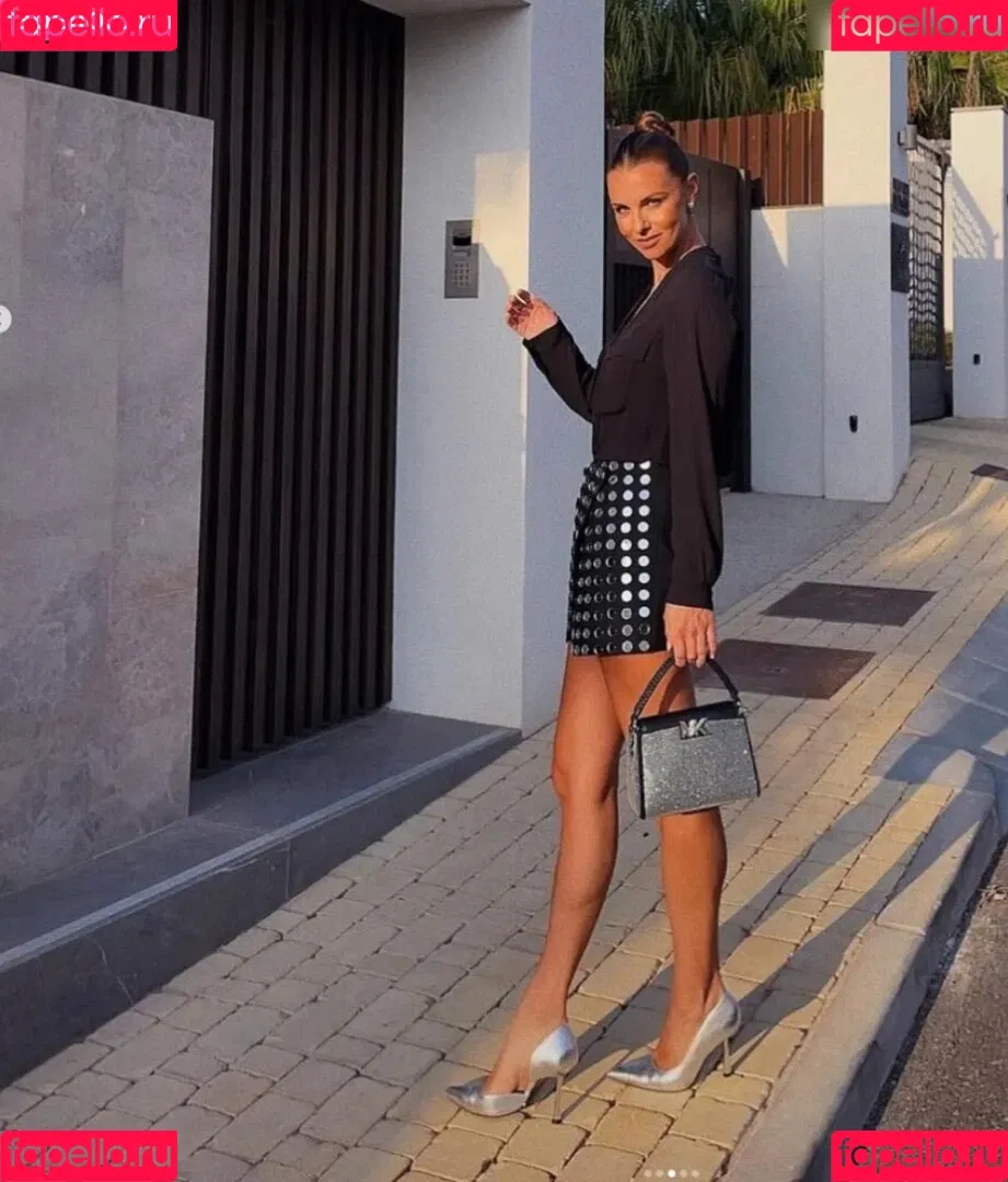 Laura Wontorra / LauraWontorra / laura_wontorra / laurachesnok Onlyfans Photo Gallery 