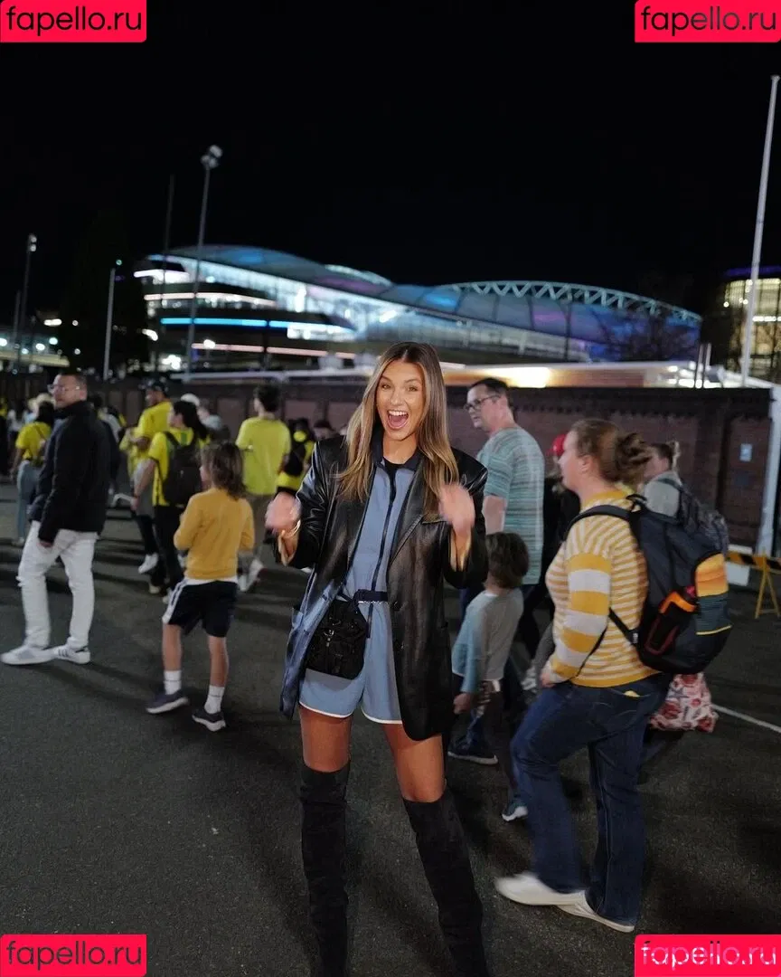 Laura Wontorra / LauraWontorra / laura_wontorra / laurachesnok Onlyfans Photo Gallery 