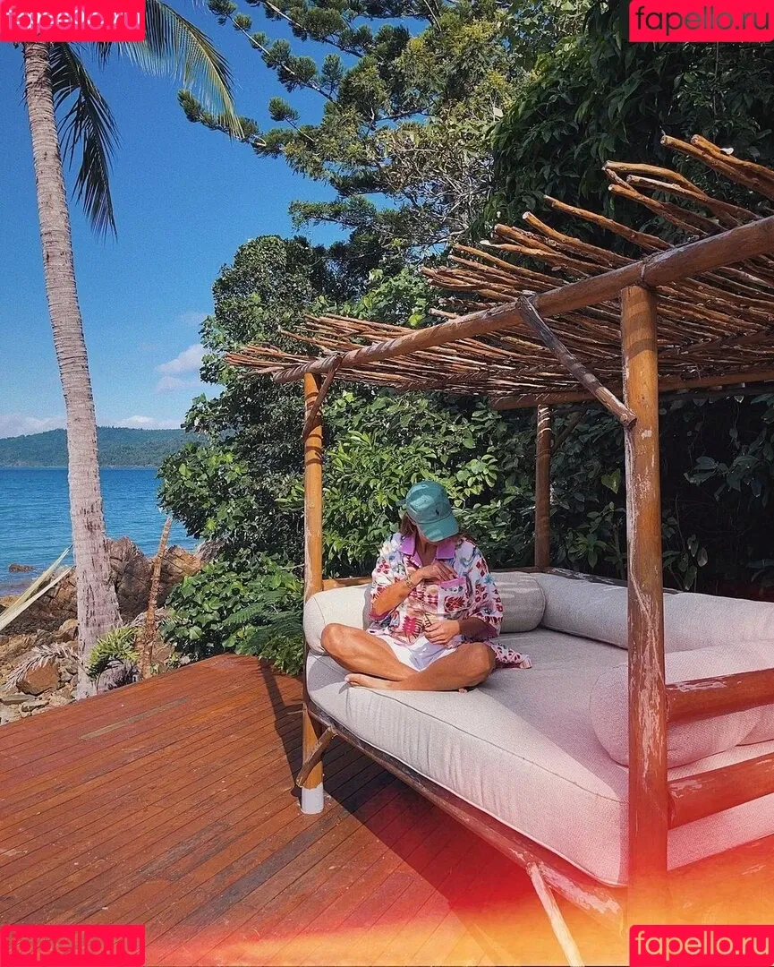 Laura Wontorra / LauraWontorra / laura_wontorra / laurachesnok Onlyfans Photo Gallery 