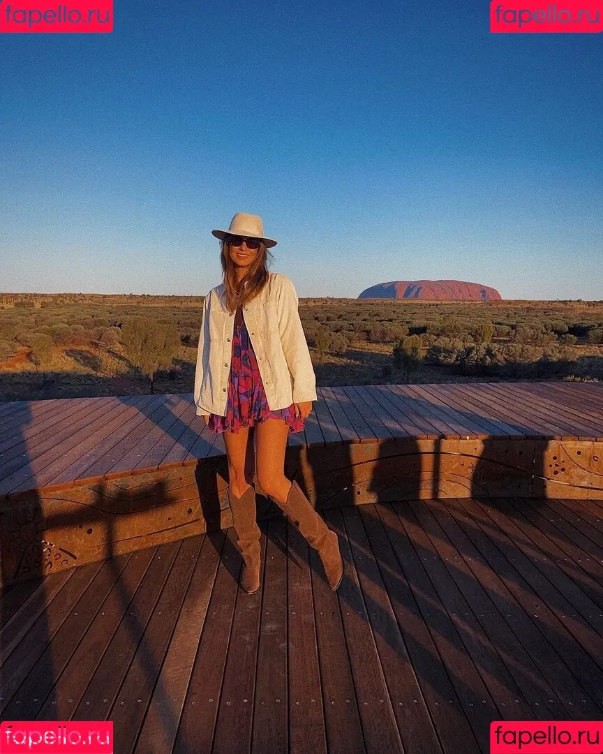 Laura Wontorra / LauraWontorra / laura_wontorra / laurachesnok Onlyfans Photo Gallery 