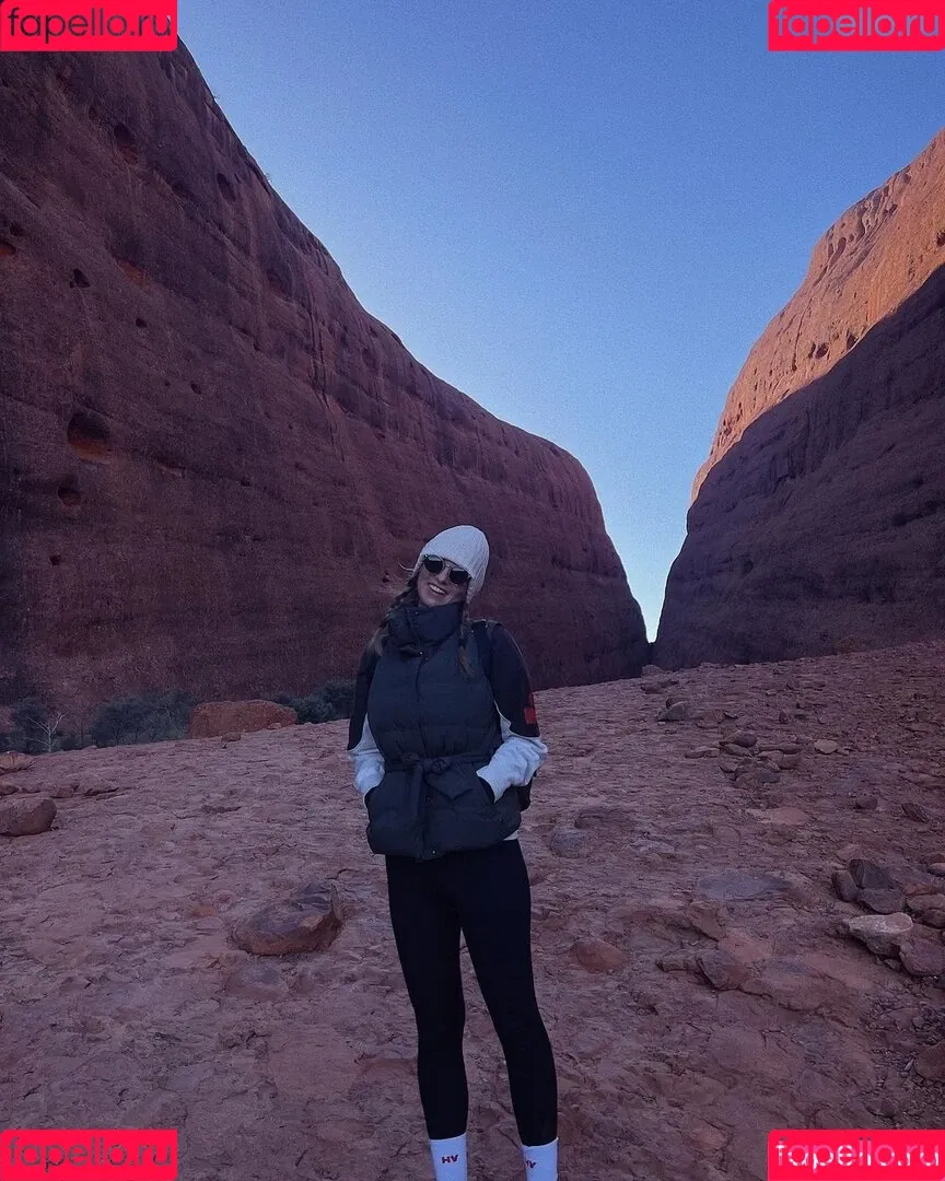 Laura Wontorra / LauraWontorra / laura_wontorra / laurachesnok Onlyfans Photo Gallery 