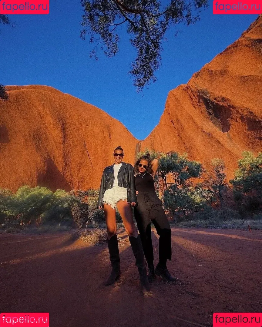 Laura Wontorra / LauraWontorra / laura_wontorra / laurachesnok Onlyfans Photo Gallery 