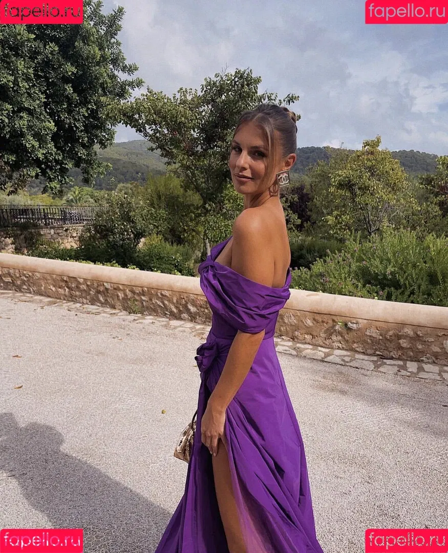 Laura Wontorra / LauraWontorra / laura_wontorra / laurachesnok Onlyfans Photo Gallery 