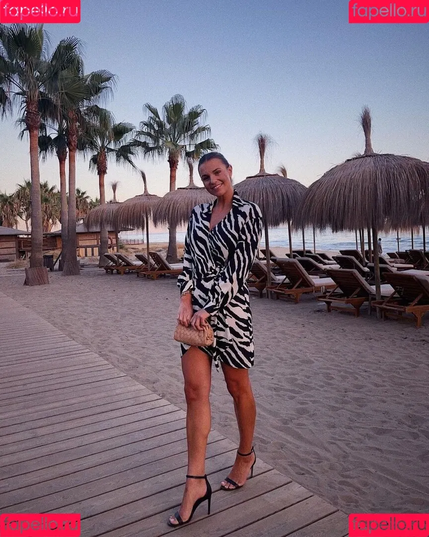 Laura Wontorra / LauraWontorra / laura_wontorra / laurachesnok Onlyfans Photo Gallery 