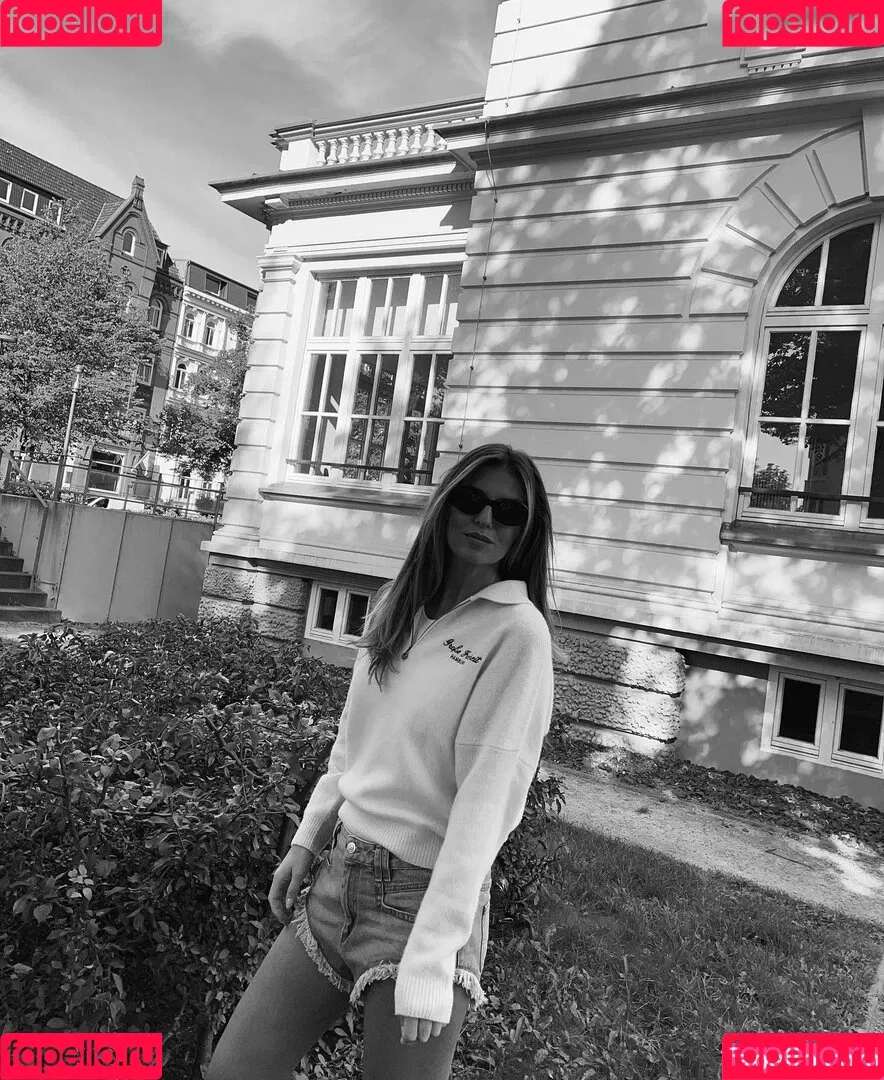 Laura Wontorra / LauraWontorra / laura_wontorra / laurachesnok Onlyfans Photo Gallery 