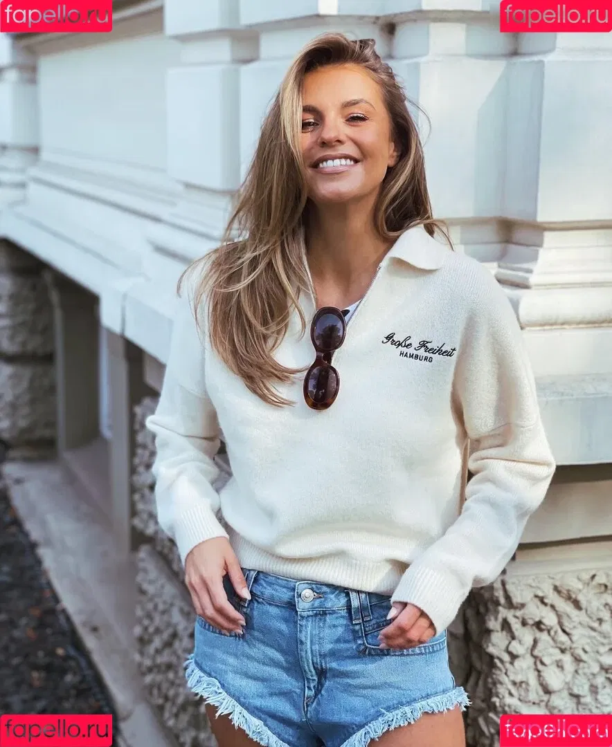 Laura Wontorra / LauraWontorra / laura_wontorra / laurachesnok Onlyfans Photo Gallery 