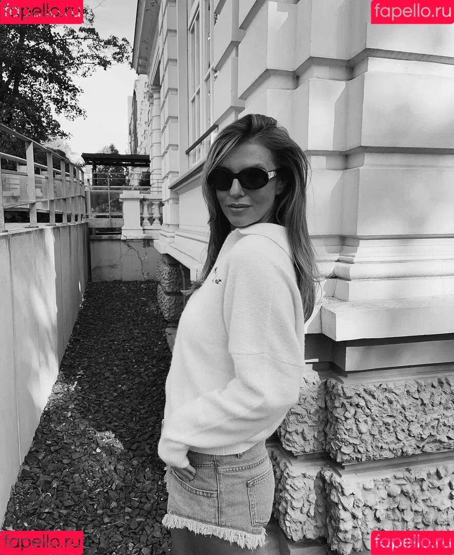 Laura Wontorra / LauraWontorra / laura_wontorra / laurachesnok Onlyfans Photo Gallery 