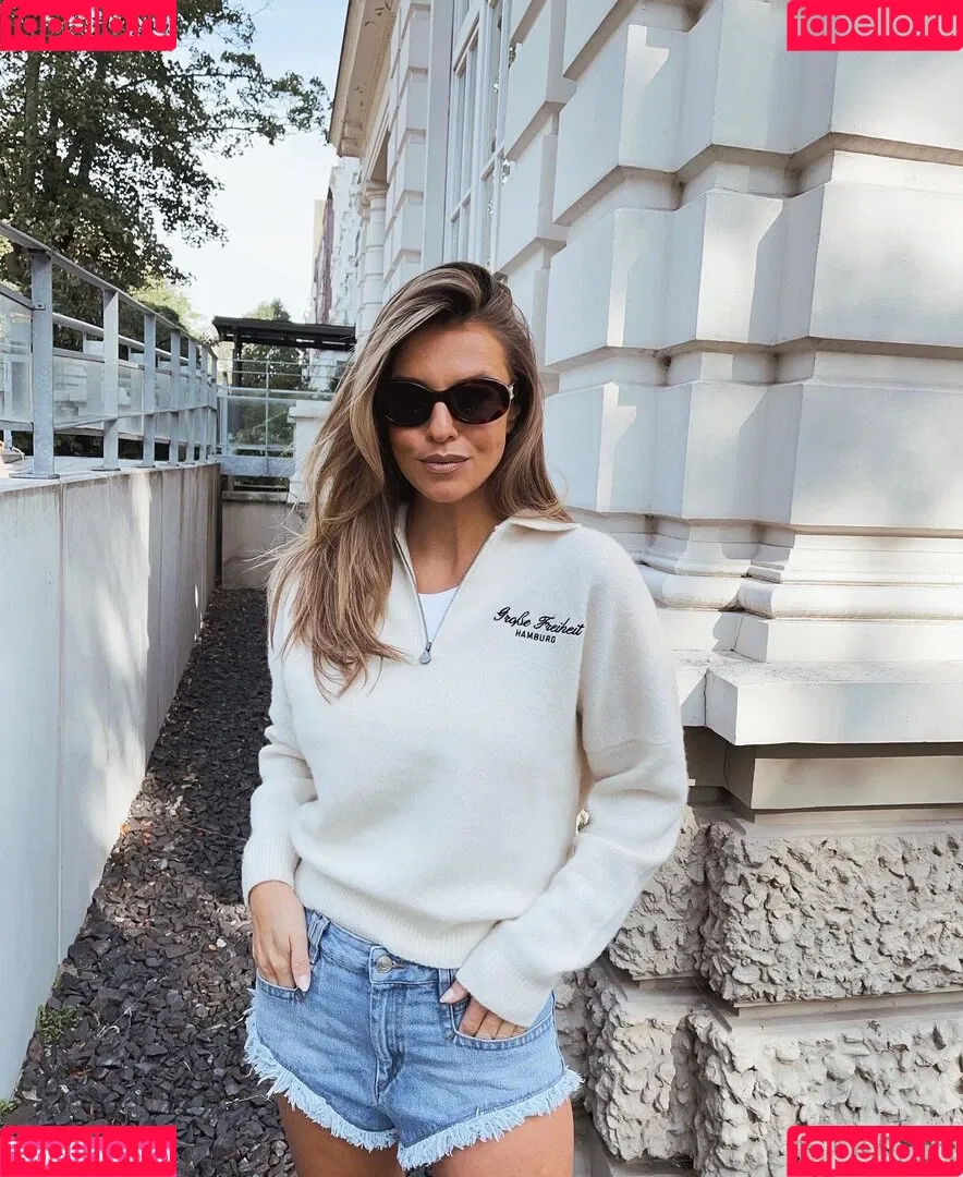 Laura Wontorra / LauraWontorra / laura_wontorra / laurachesnok Onlyfans Photo Gallery 