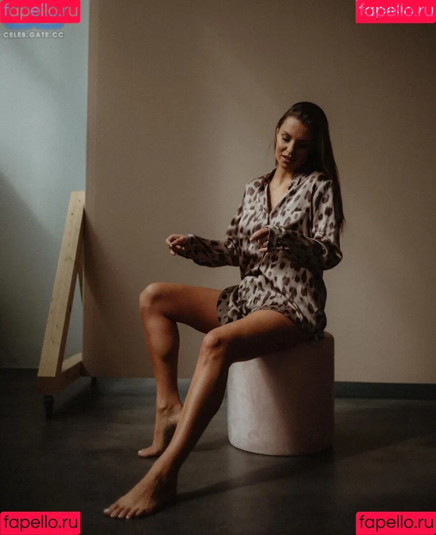 Laura Wontorra / LauraWontorra / laura_wontorra / laurachesnok Onlyfans Photo Gallery 