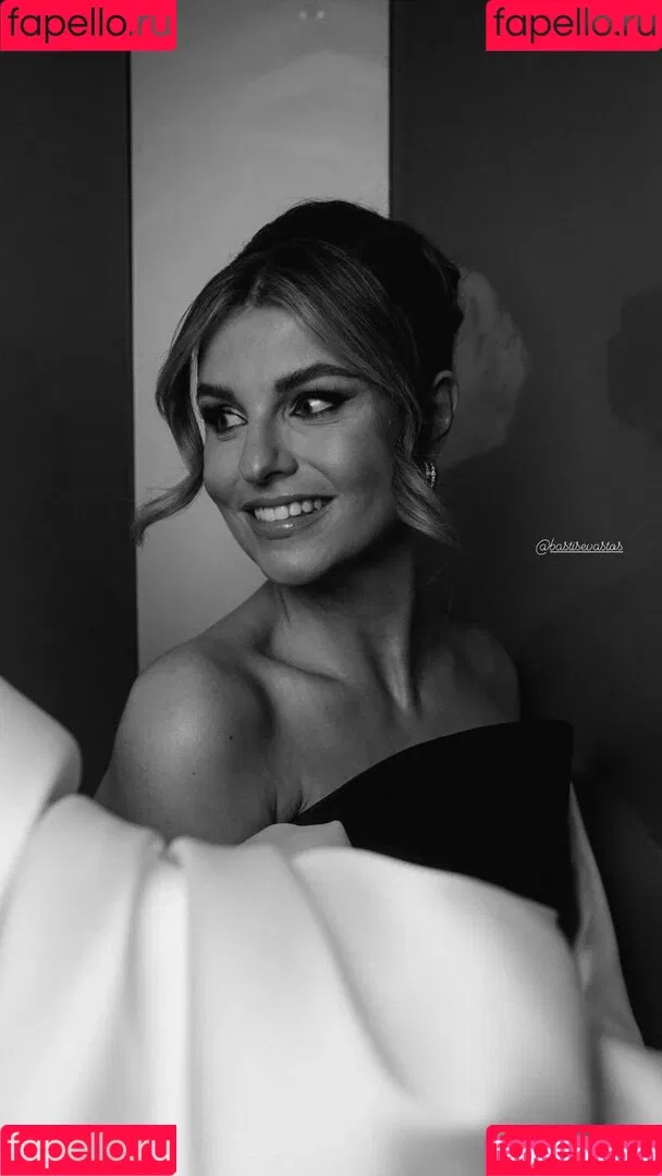 Laura Wontorra / LauraWontorra / laura_wontorra / laurachesnok Onlyfans Photo Gallery 