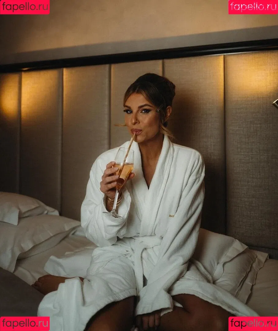 Laura Wontorra / LauraWontorra / laura_wontorra / laurachesnok Onlyfans Photo Gallery 