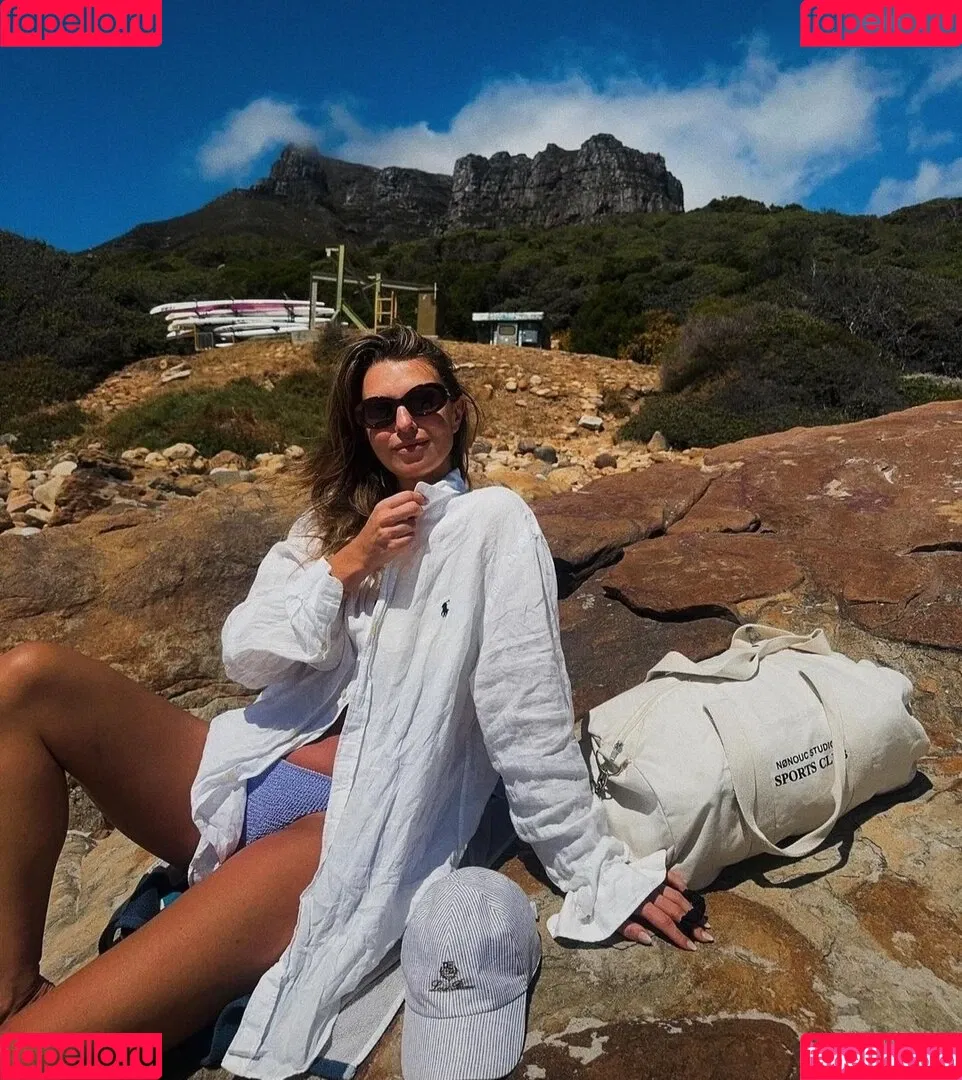 Laura Wontorra / LauraWontorra / laura_wontorra / laurachesnok Onlyfans Photo Gallery 