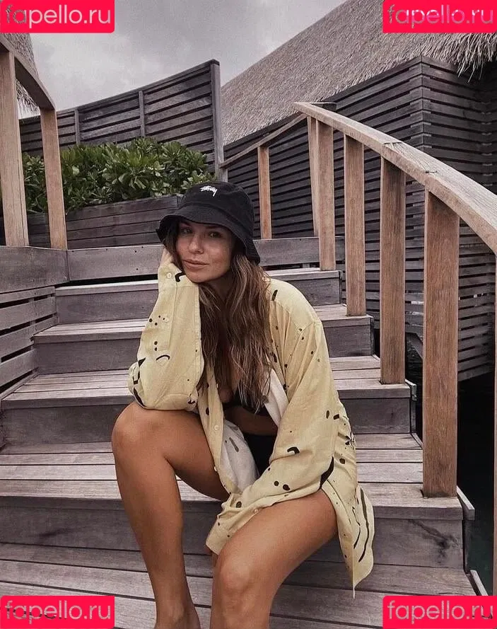 Laura Wontorra / LauraWontorra / laura_wontorra / laurachesnok Onlyfans Photo Gallery 