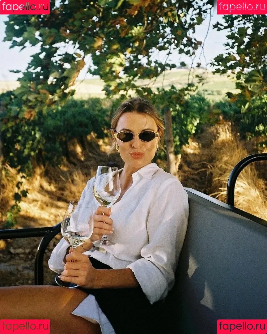 Laura Wontorra / LauraWontorra / laura_wontorra / laurachesnok Onlyfans Photo Gallery 