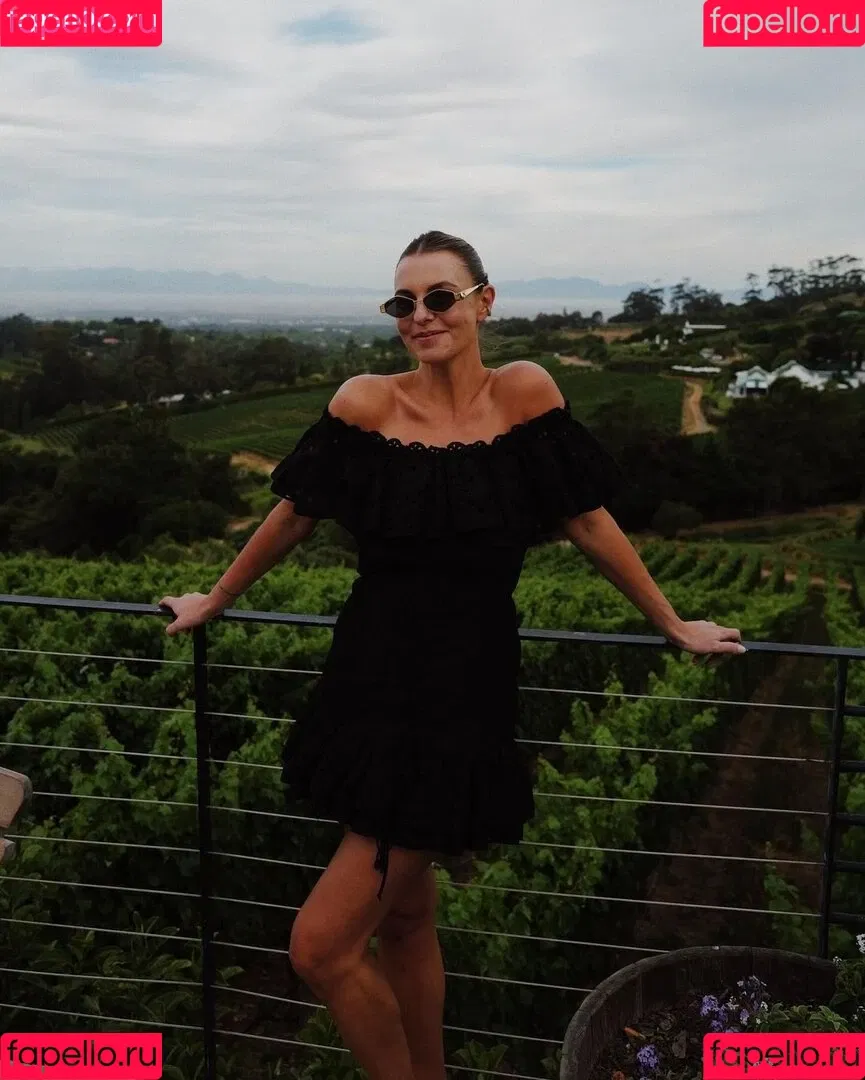 Laura Wontorra / LauraWontorra / laura_wontorra / laurachesnok Onlyfans Photo Gallery 