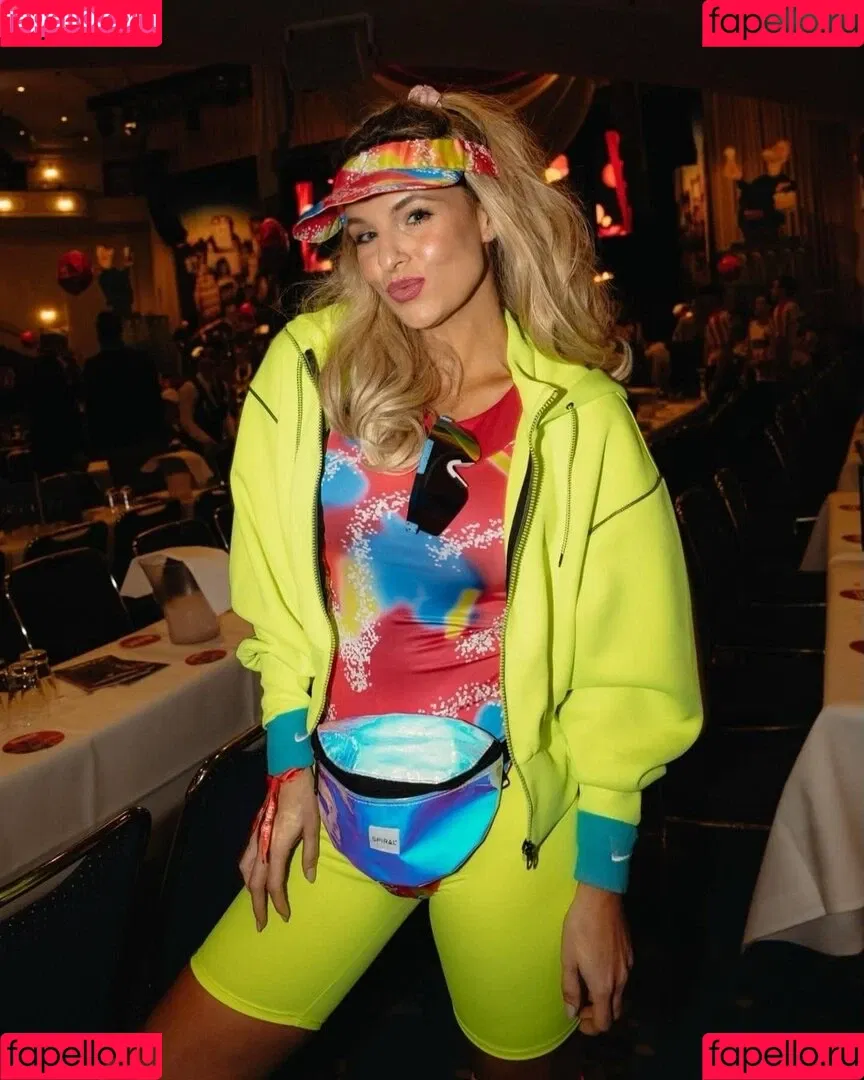 Laura Wontorra / LauraWontorra / laura_wontorra / laurachesnok Onlyfans Photo Gallery 