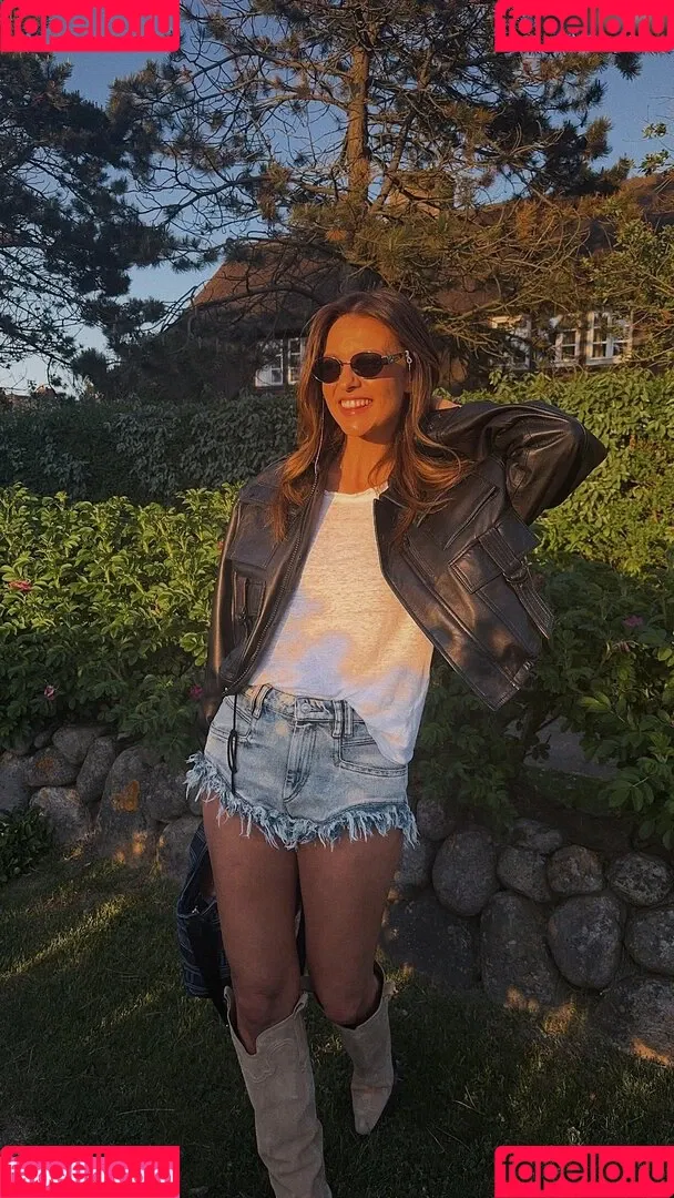 Laura Wontorra / LauraWontorra / laura_wontorra / laurachesnok Onlyfans Photo Gallery 