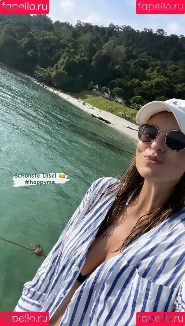 Laura Wontorra / LauraWontorra / laura_wontorra / laurachesnok Onlyfans Photo Gallery 