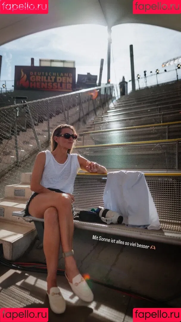 Laura Wontorra / LauraWontorra / laura_wontorra / laurachesnok Onlyfans Photo Gallery 