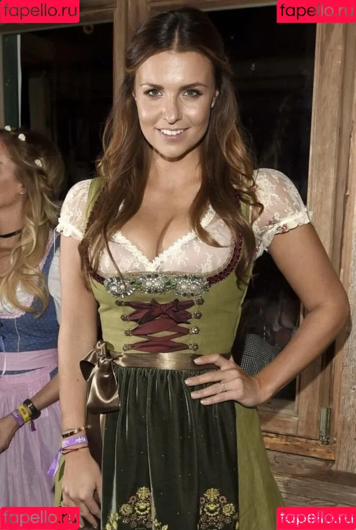 Laura Wontorra / LauraWontorra / laura_wontorra / laurachesnok Onlyfans Photo Gallery 