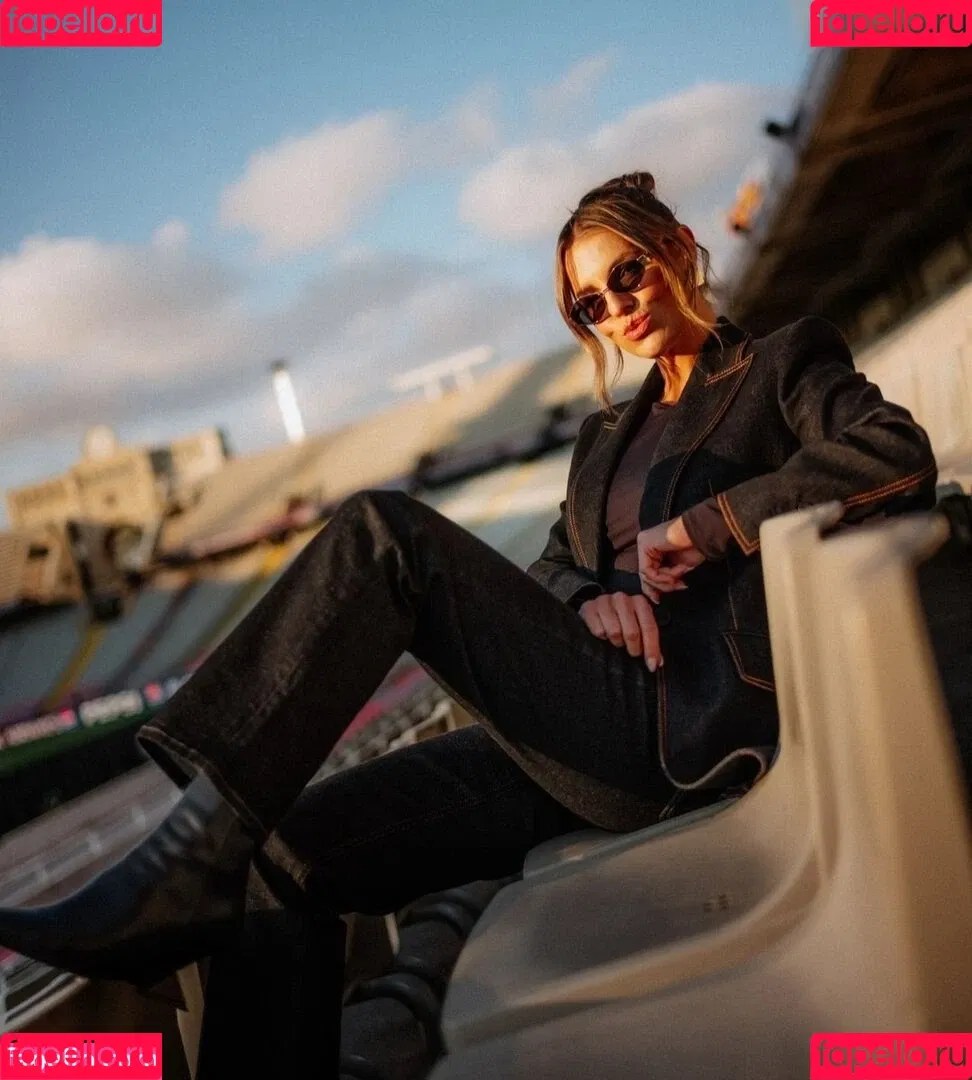 Laura Wontorra / LauraWontorra / laura_wontorra / laurachesnok Onlyfans Photo Gallery 