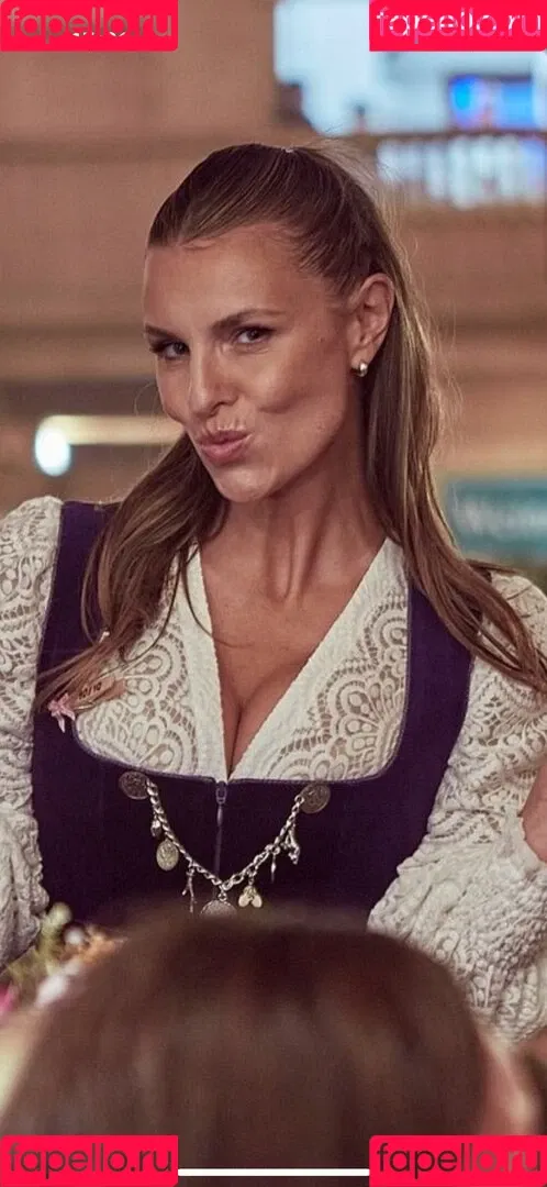 Laura Wontorra / LauraWontorra / laura_wontorra / laurachesnok Onlyfans Photo Gallery 